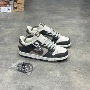 Nike SB Dunk Low Unisex Sneakers