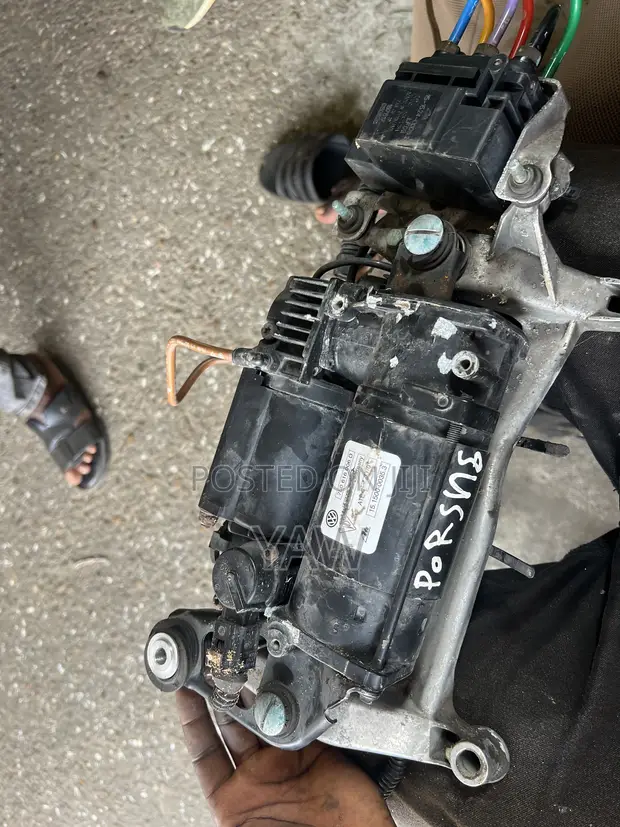 Porsche Cayenne Air Compressor (2005-2010) - 1