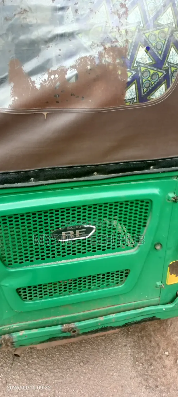 Bajaj RE 2025 Green - 1