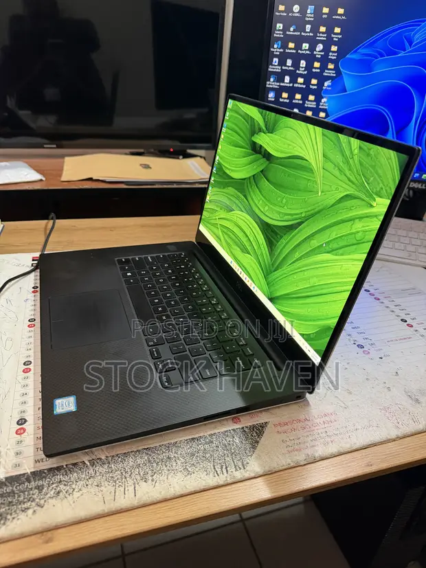 Dell XPS 15 7590 Laptop - 1