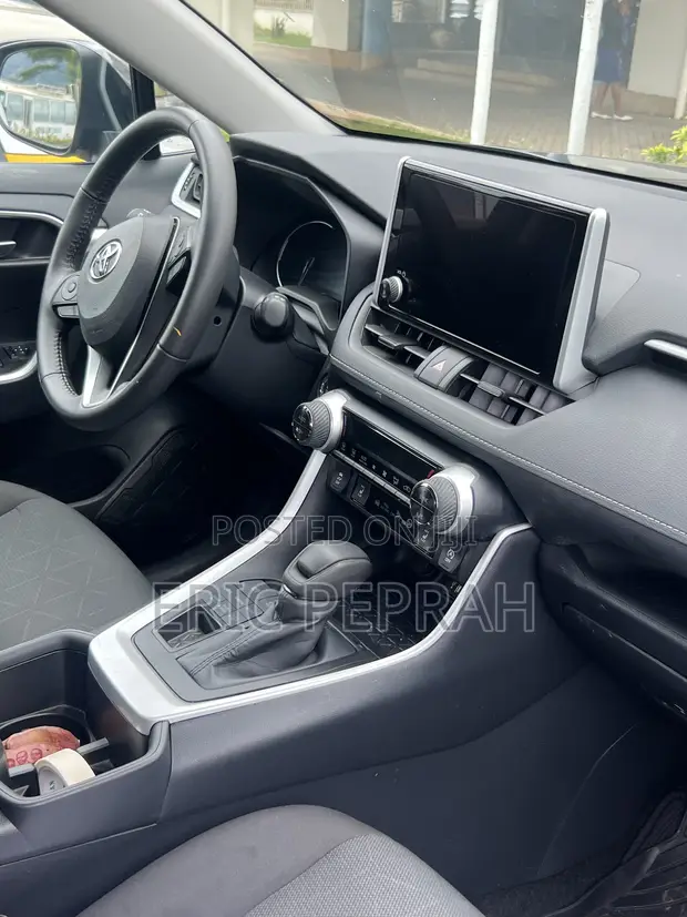 Toyota RAV4 XLE 2025 Gray - 1