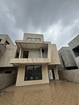4 Bedroom House with BQ for Sale in West Trassaco