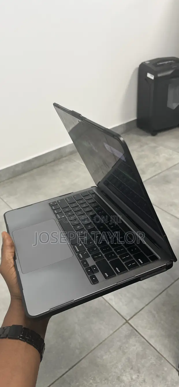 Apple MacBook Pro 2020 16GB RAM 512GB SSD - 1