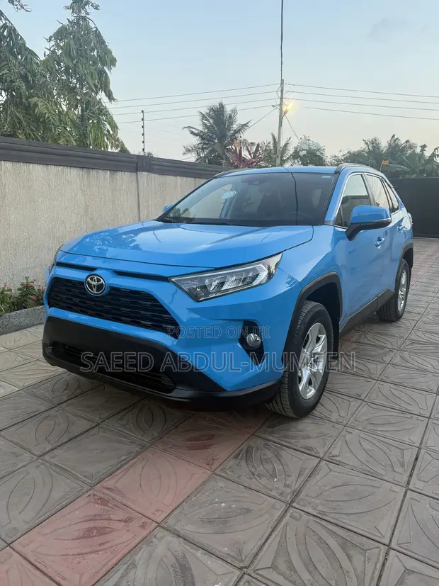2021 Toyota RAV4 XLE Blue - 1