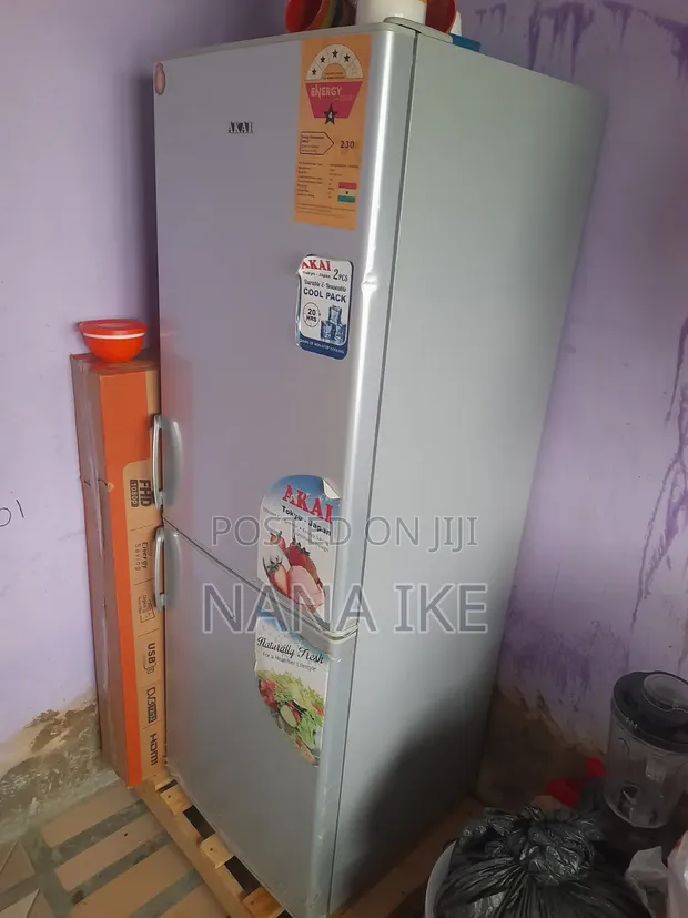 Akai Refrigerator 217 Liters - 1