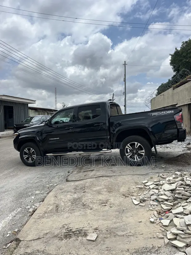 2018 Toyota Tacoma TRD Sport Black - 1