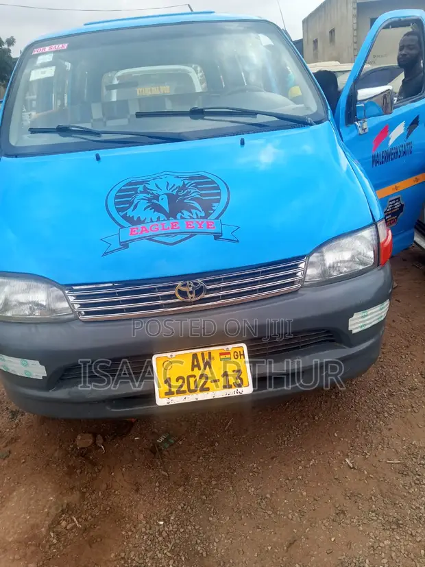 Toyota HiAce 2012 Bus - 1