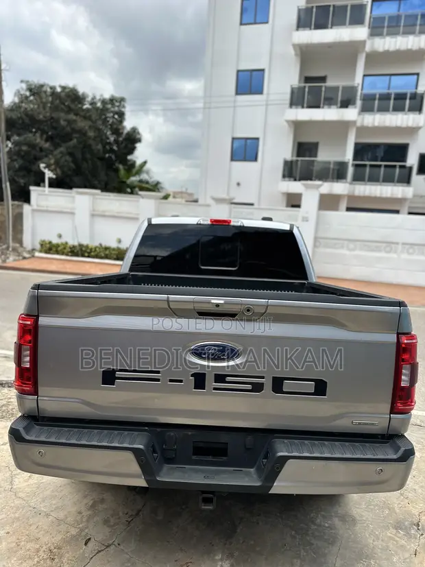 Ford F-150 XLT 2023 Silver - 1