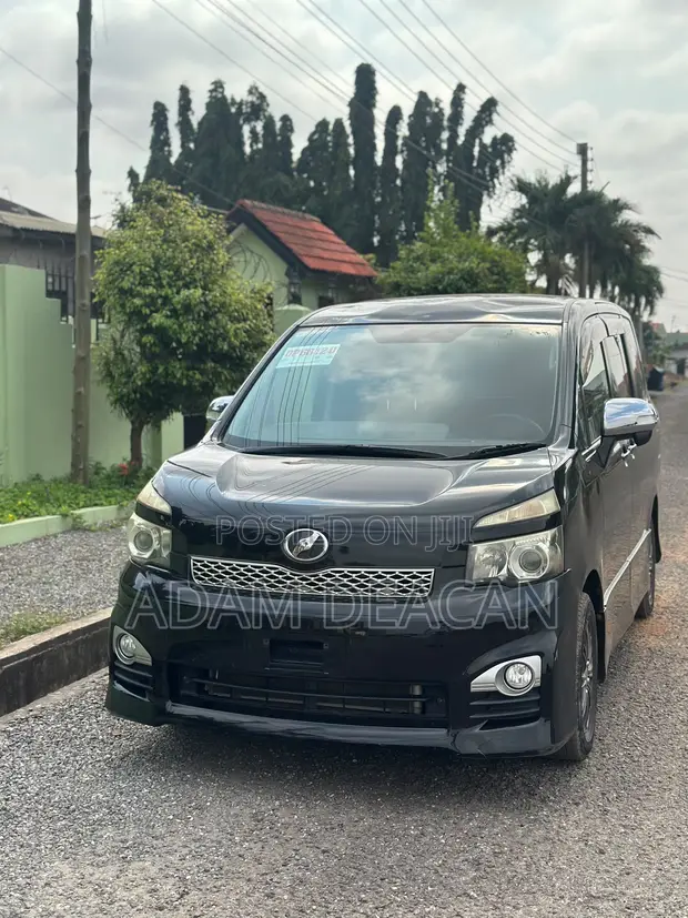 Toyota Voxy 2011 Black - 1