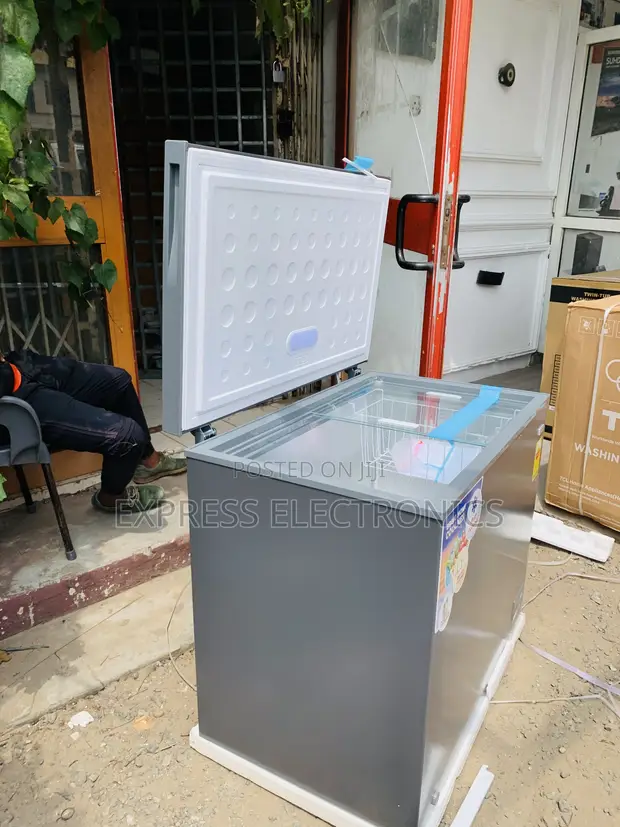 Pearl 200L Chest Freezer PCF-240 - 1