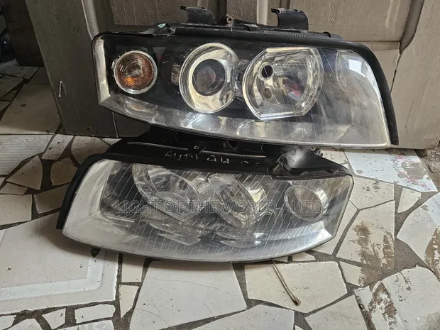 Audi A4 Headlight (2005) - 1