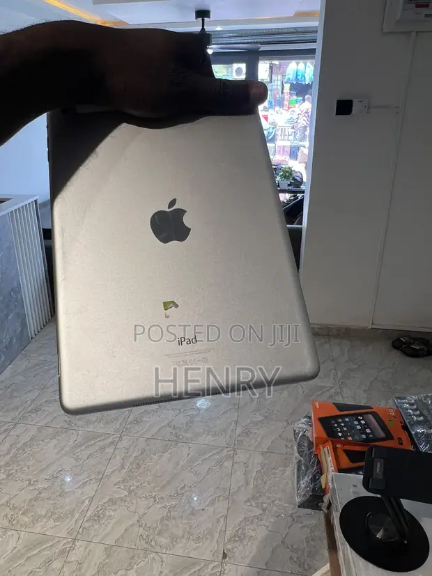 Apple iPad Pro 11 (2018) 64GB Gray - 1