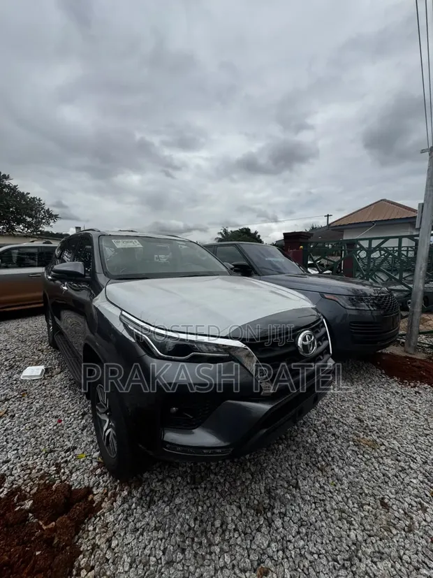New Toyota Fortuner 2025 Black - 1