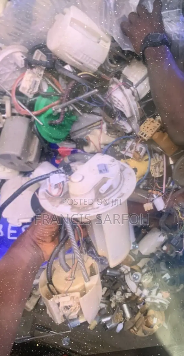 Toyota Vitz Fuel Pump - 1