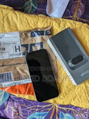 Google Pixel 10 128GB - Used with Cracked Screen