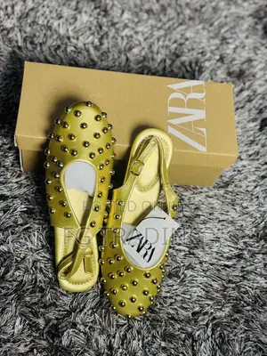 Zara Gold Sandals - Women's Classic Slip-On