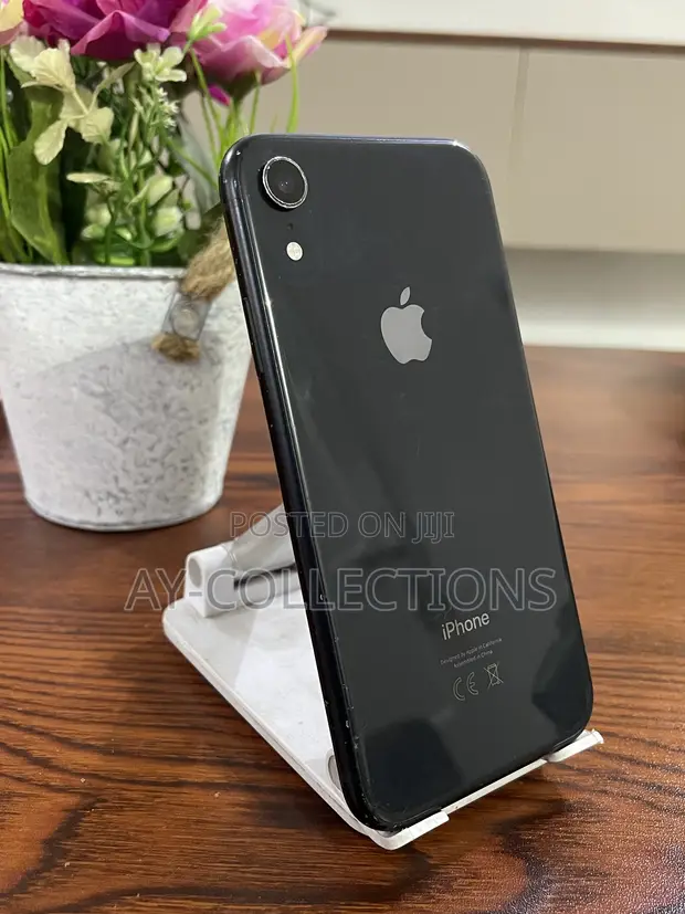 Apple iPhone XR 64GB Black - 1