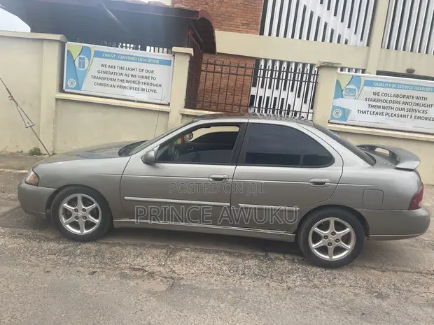 Nissan Sentra 2004 Silver - 1