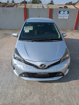 Toyota Vitz 1.3 FWD 5dr 2015 Silver