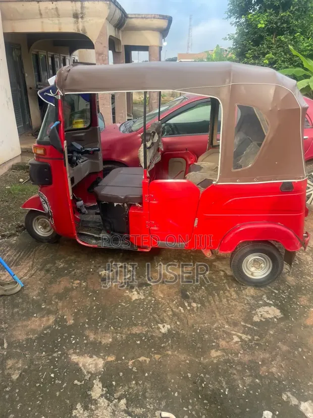 Bajaj RE 2026 Red - 1