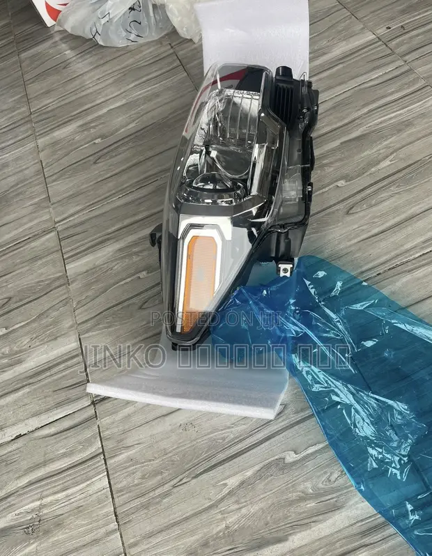 Toyota Tacoma 2016-2021 Headlights - New Pair - 1