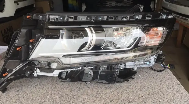 Toyota Land Cruiser Prado 2018-2021 Headlight Pair - 1