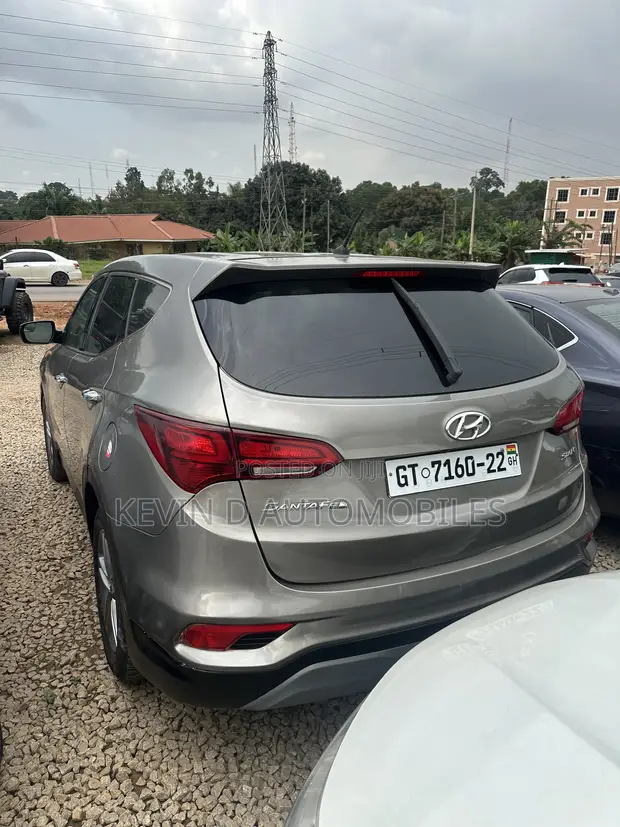Hyundai Santa Fe SE AWD 2018 Gray - 1