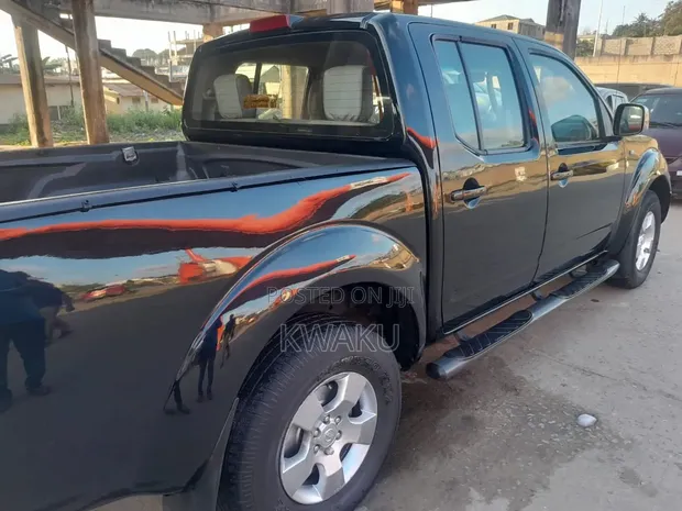 Nissan Navara 2012 Black - 1