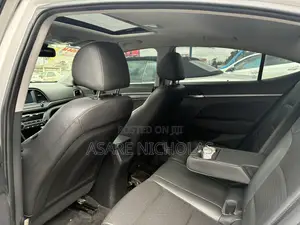 Hyundai Elantra 2018 White