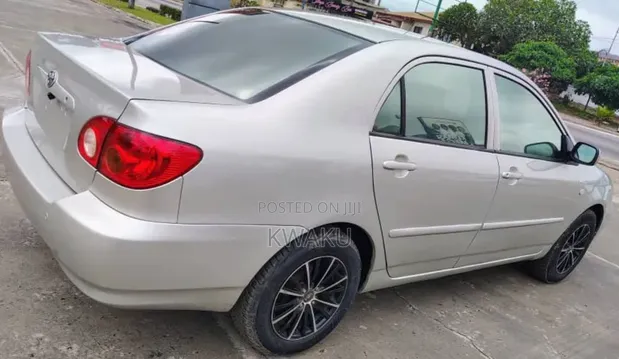 Toyota Corolla Altis 2010 Silver - 1
