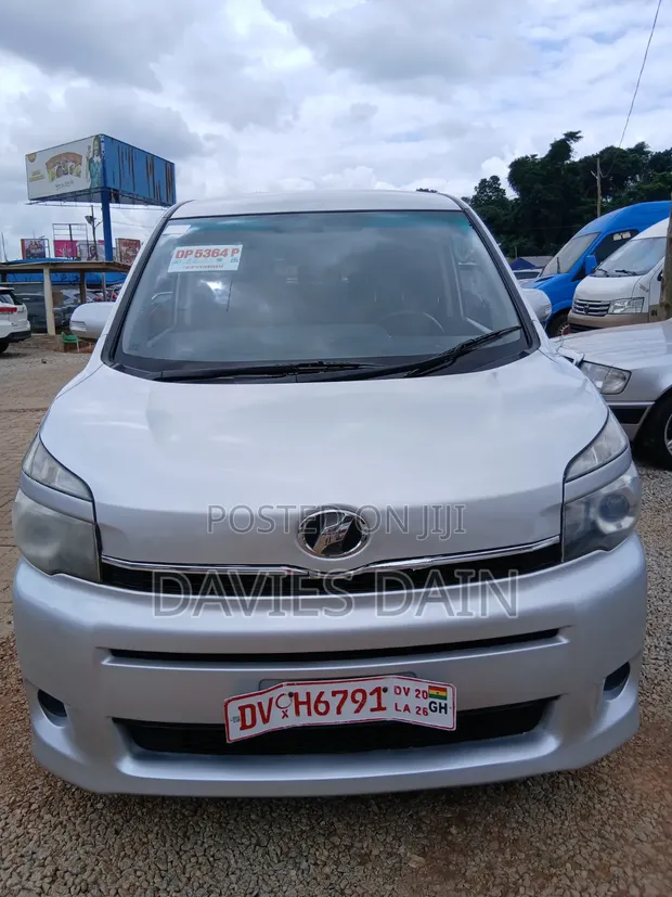 Toyota Voxy 2012 Silver - 1