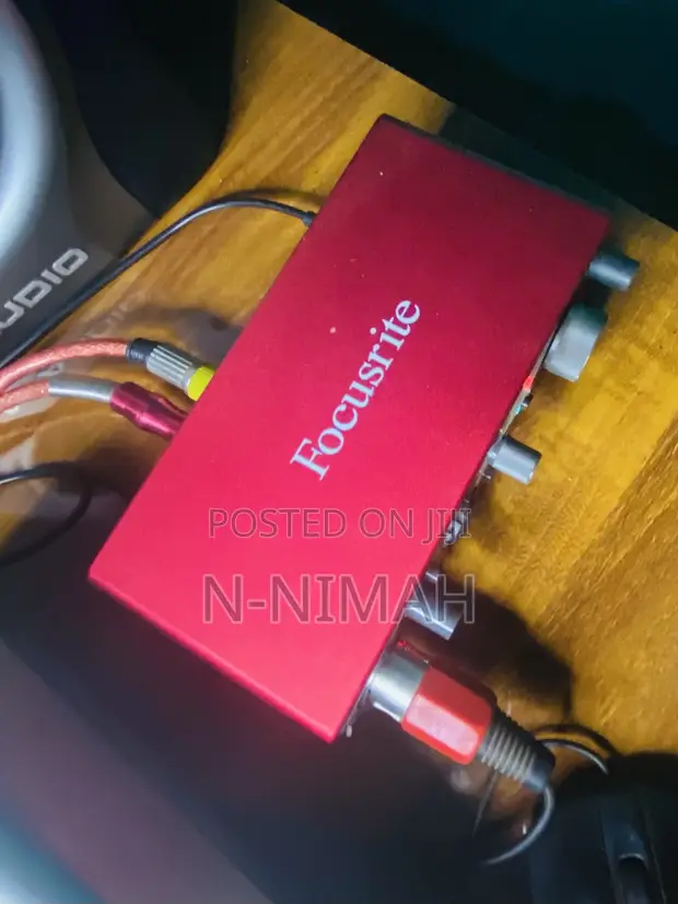 Focusrite Scarlett 2i2 Gen 3 Soundcard - 1