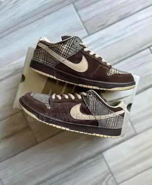 Nike SB Dunk Low Tweed Sneakers
