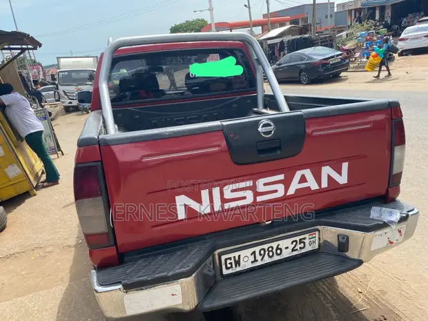 Nissan Hardbody 2014 Red - 1