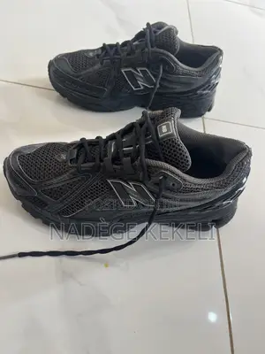 New Balance Sneakers - Black Leather Unisex Size 40.5