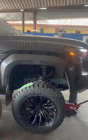 35x12.50R20 Mud Terrain Tires & Rims