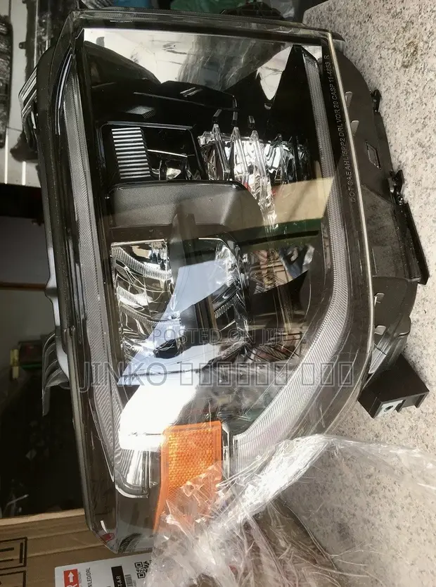 Toyota Tundra 2014-2021 Headlight Pair (Brand New) - 1