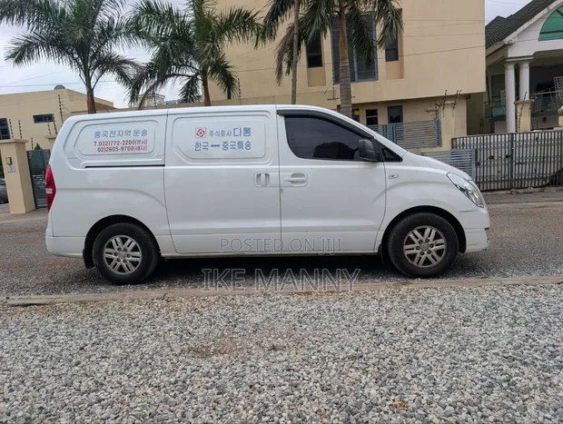 Hyundai Starex 2018 White - 1