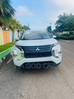 2023 Mitsubishi Outlander - White