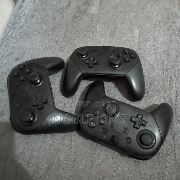 Nintendo Switch Original Controllers (Used) - 1