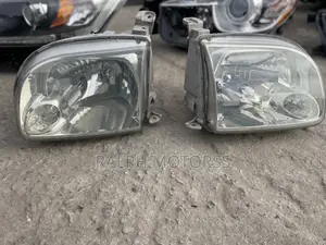 Toyota Tundra 2004-2006 Headlights