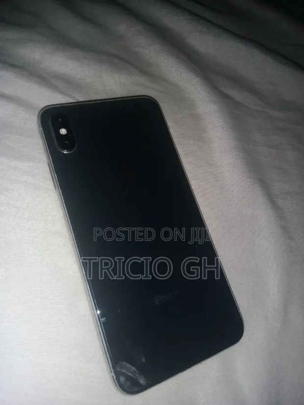 Apple iPhone XS Max 64GB Black - 1