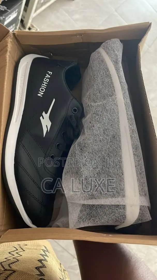 Quality Unisex Fashion Sneakers with Lace-Up Closure - 1