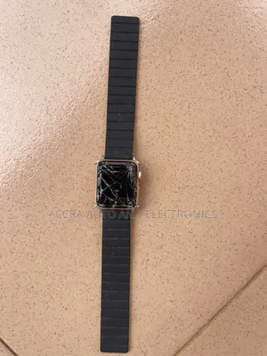 Apple Watch Series 3 (38mm) - Cracked Screen