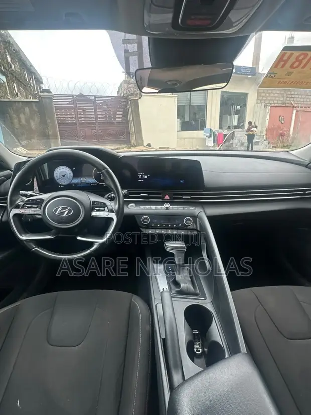 Hyundai Elantra 2023 - White - 1
