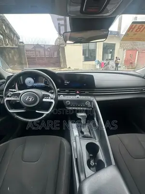Hyundai Elantra 2023 - White