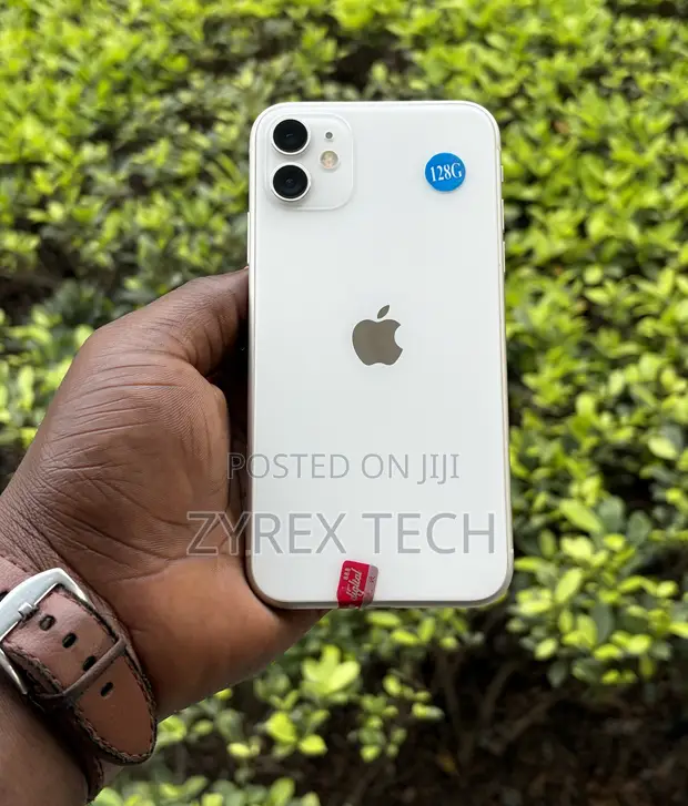 Apple iPhone 11 128GB White - 1