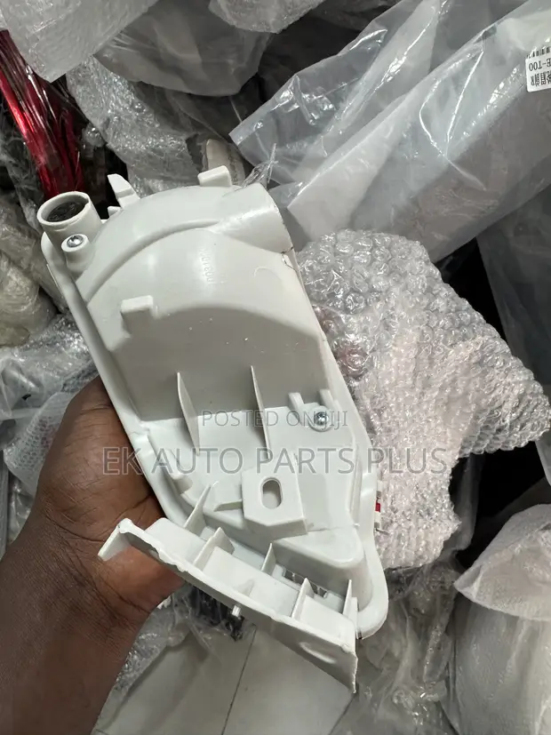 Toyota RAV4 Back Reflector (2013-2015) - 1