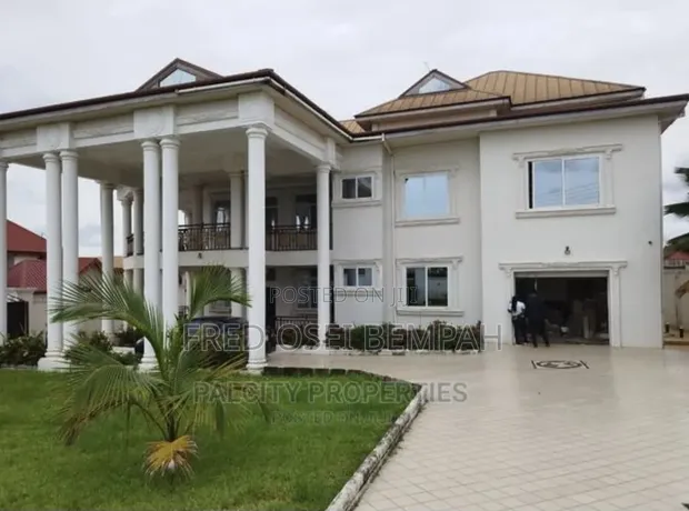 6-Bedroom Mansion for Sale in Kumasi Metropolitan - 1