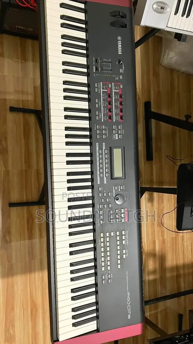 Yamaha MOXF8 88-Key Workstation - 1